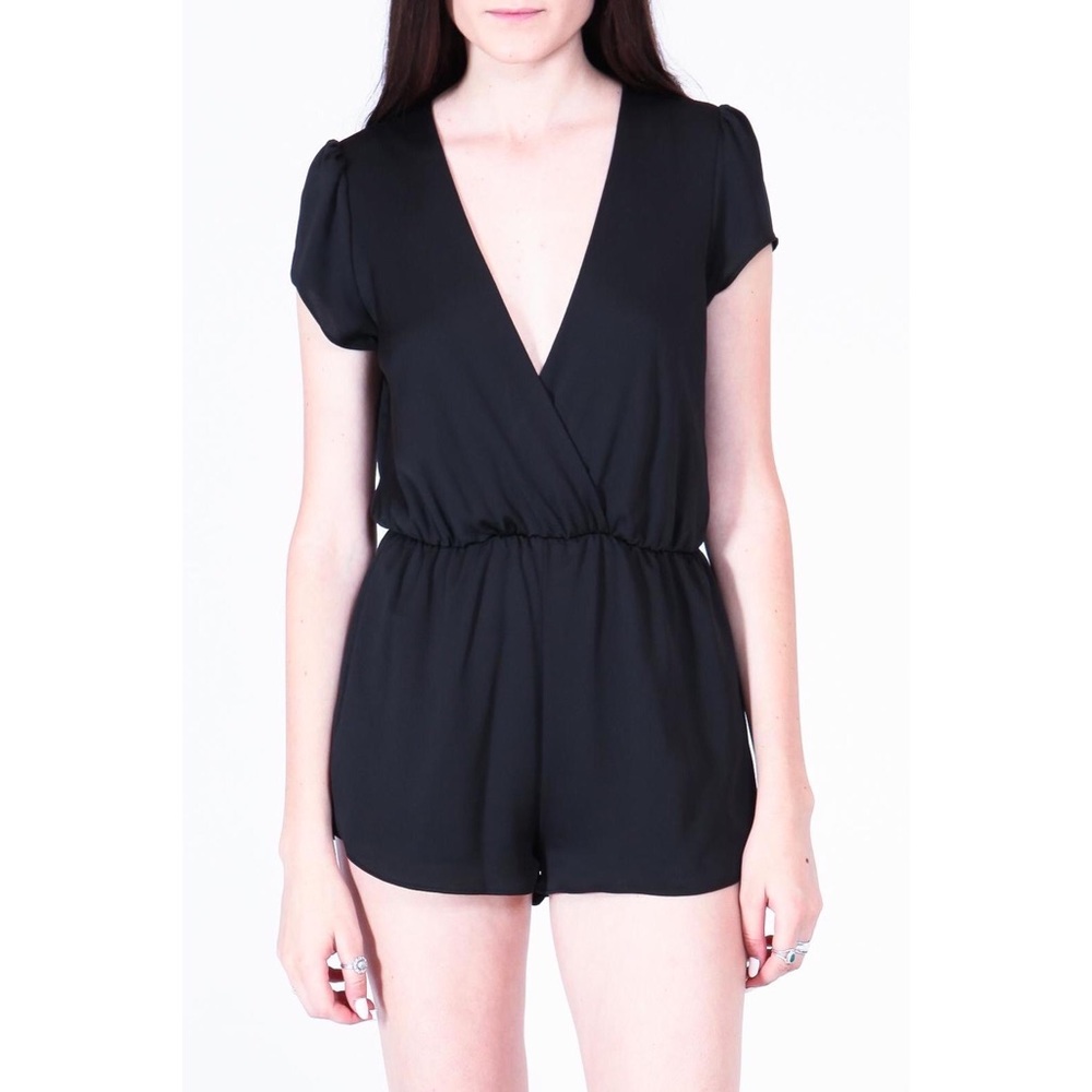 Nymphe Womens Black Shorts Romper One Piece Short Sleeve V Neck size Medium